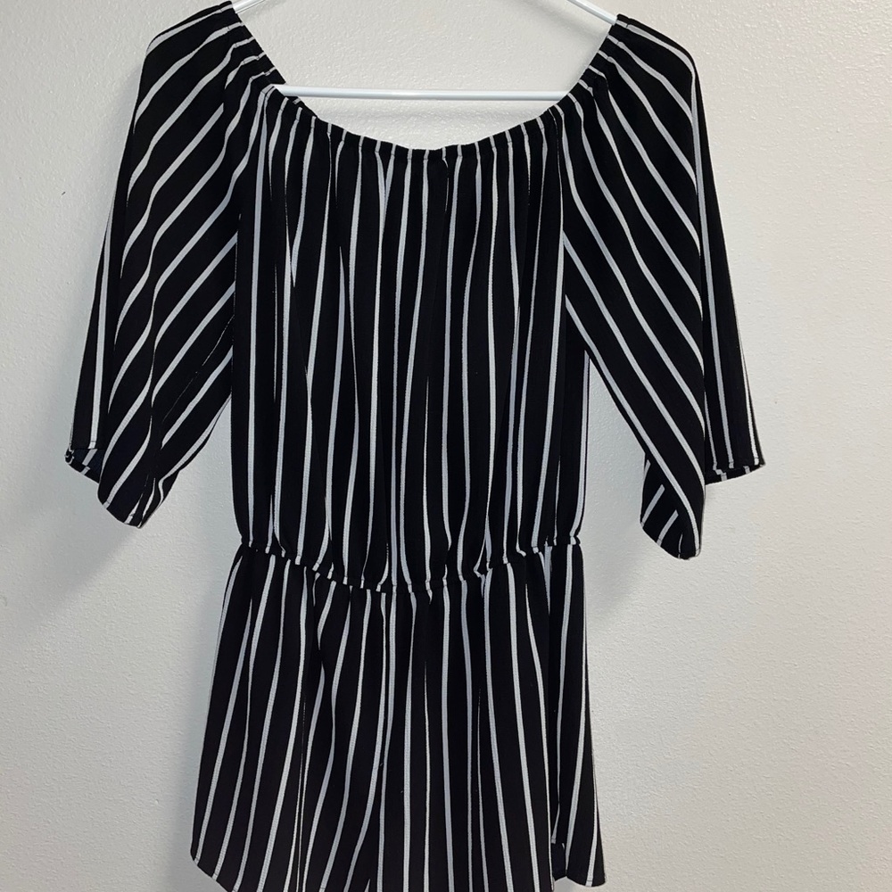 Black& White off-shoulder Romper